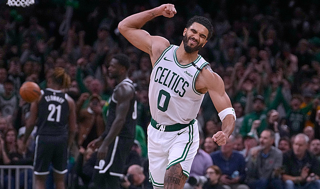 Krejčí pomohl k vítězství Portlandu. Tatum rozhodl s klaksonem, slaví i šampioni