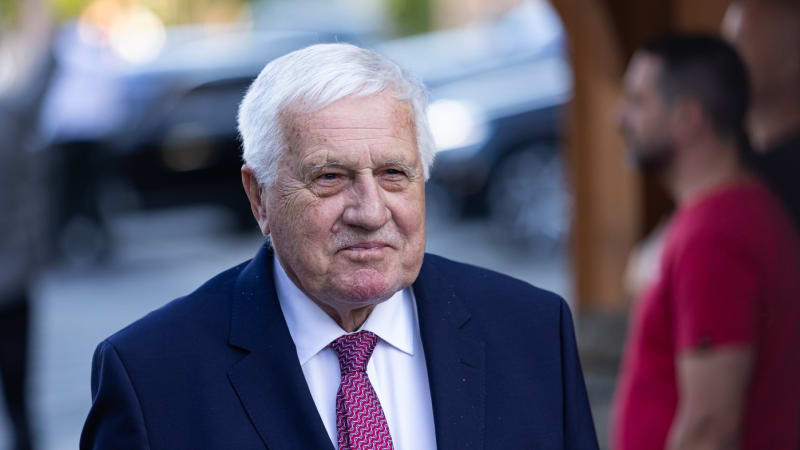 Klaus: Letošní svátek je jiný, státnost chřadne. Exprezident se opřel i do šéfky EK